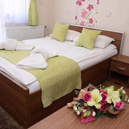 招待所 Garni Laguna Lux 2*